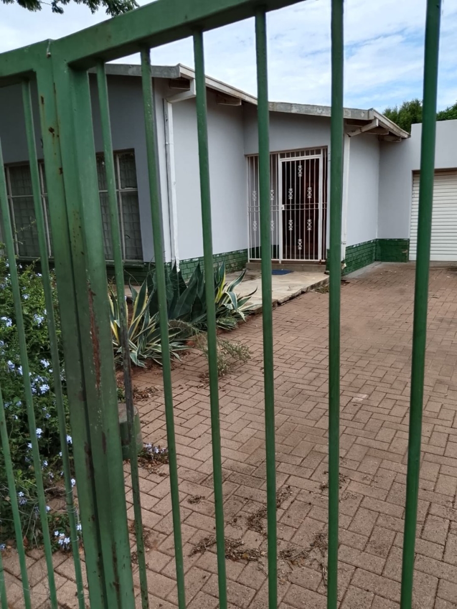 5 Bedroom Property for Sale in Roosheuwel North West